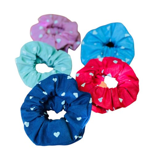 Scrunchies Estampados con Corazones – 5 Colores – Hecho a Mano